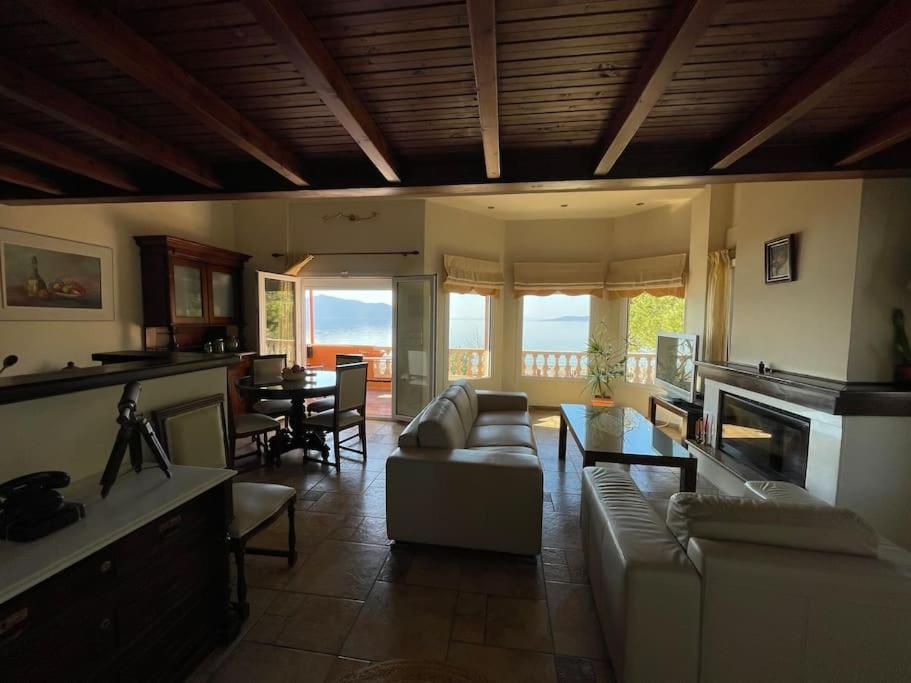 Pampas Seafront Villa, 6 Bedrooms, North Evvoia Kanatádhika 외부 사진