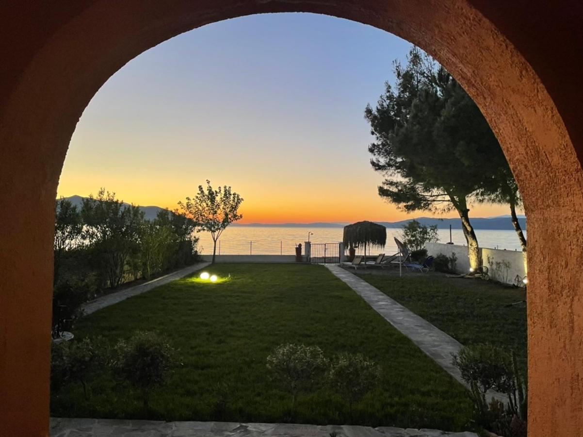 Pampas Seafront Villa, 6 Bedrooms, North Evvoia Kanatádhika 외부 사진