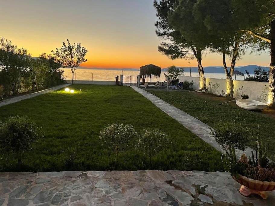 Pampas Seafront Villa, 6 Bedrooms, North Evvoia Kanatádhika 외부 사진