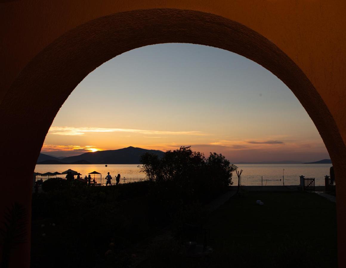 Pampas Seafront Villa, 6 Bedrooms, North Evvoia Kanatádhika 외부 사진