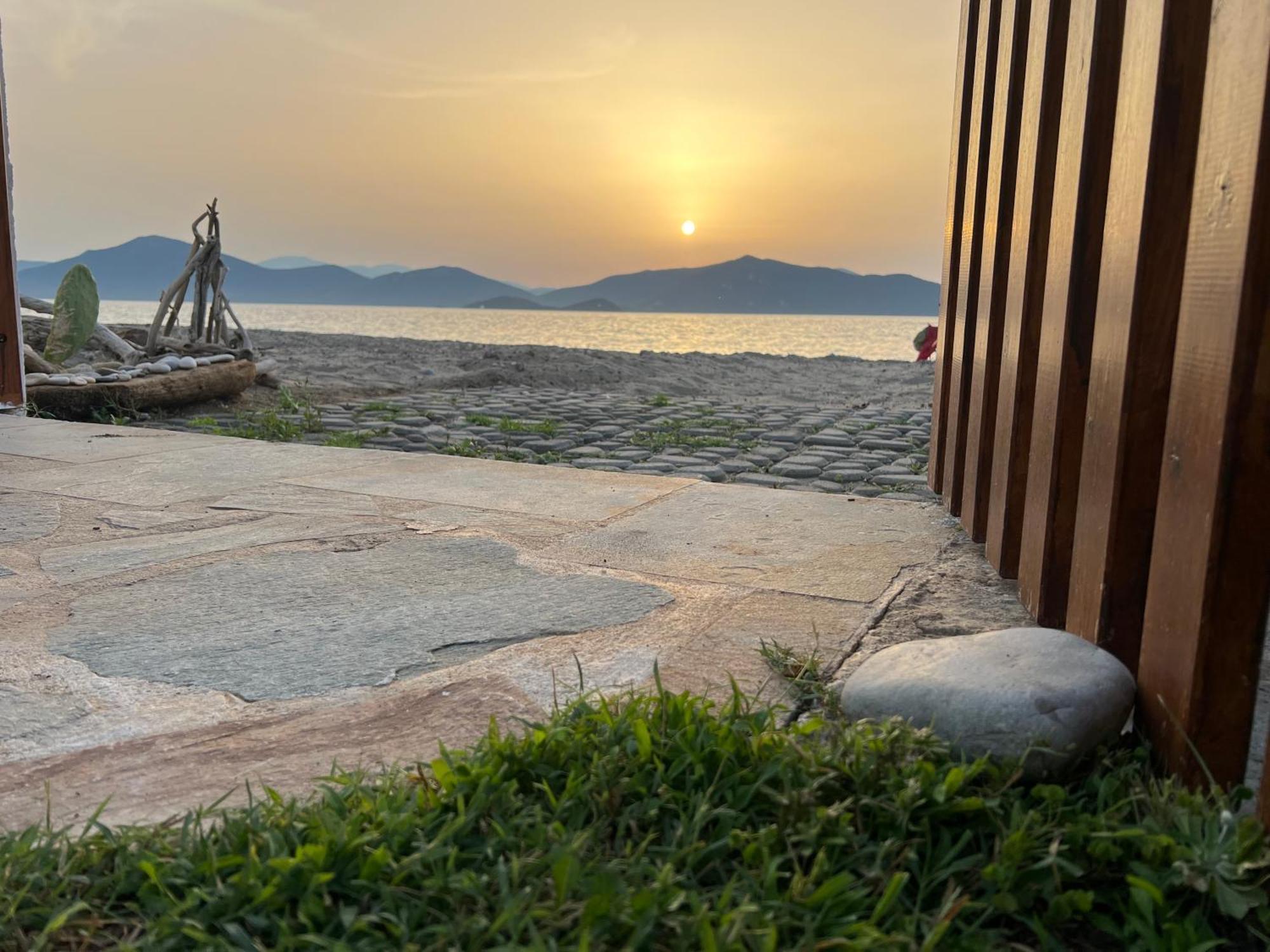 Pampas Seafront Villa, 6 Bedrooms, North Evvoia Kanatádhika 외부 사진